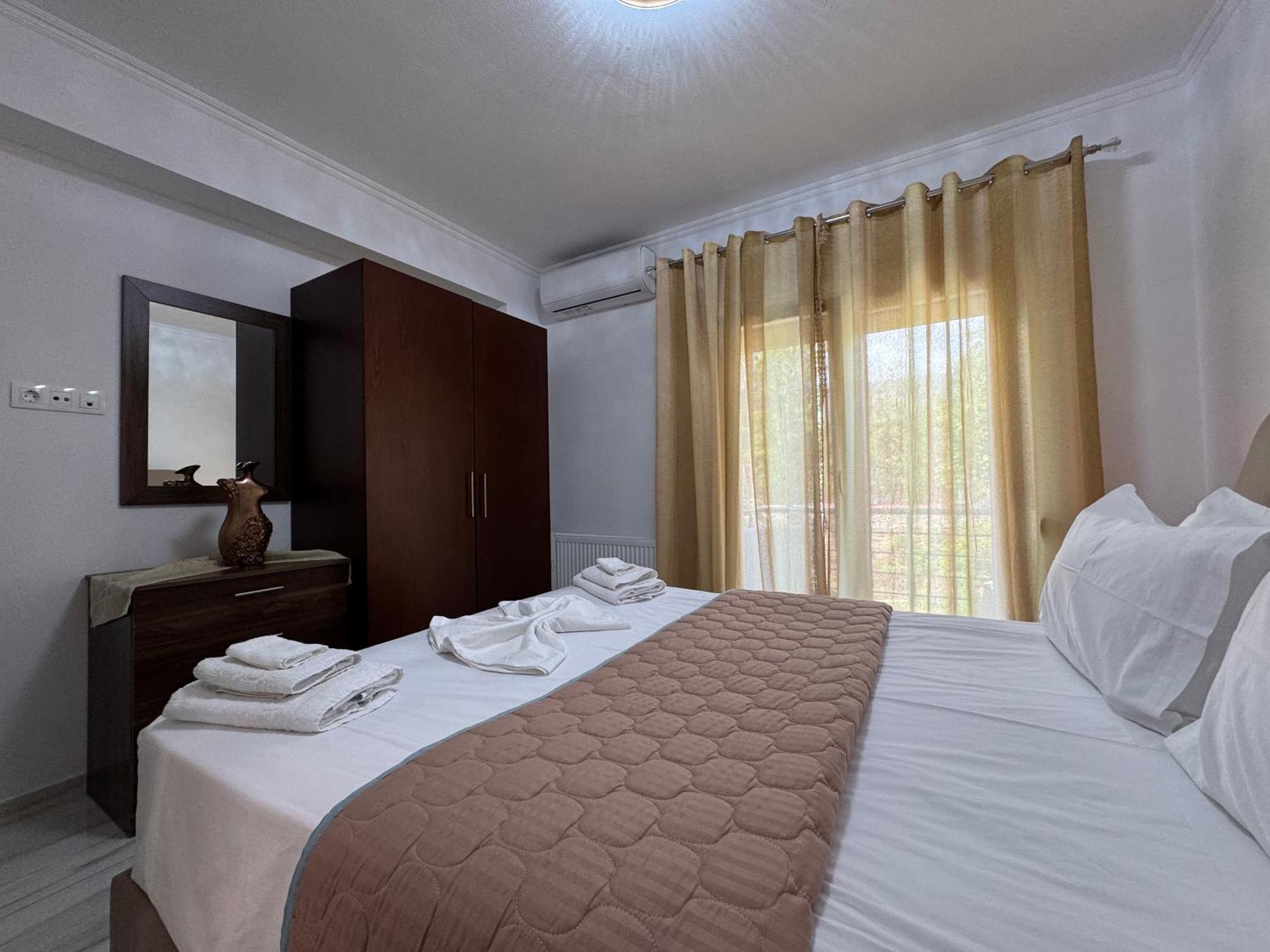 Violeta Apartments Лименас Екстериор снимка