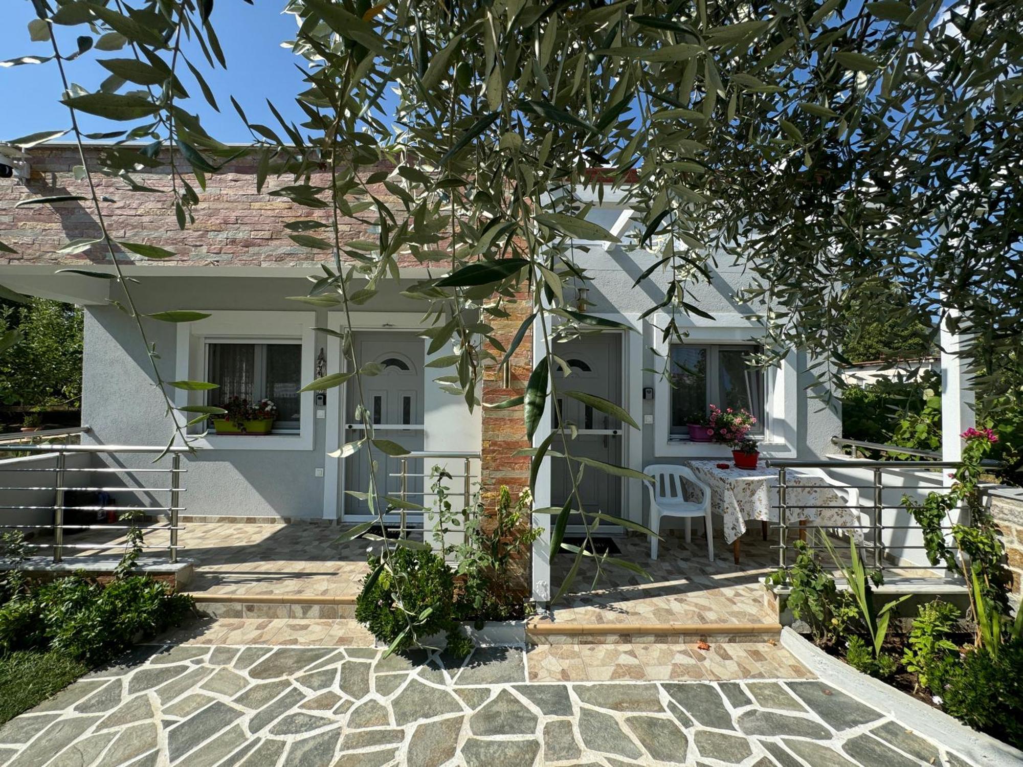 Violeta Apartments Лименас Екстериор снимка